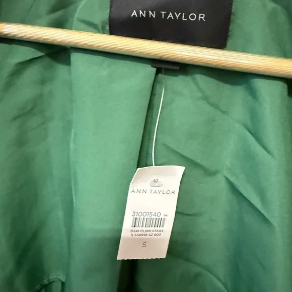 Ann Taylor Classic Green Pleated Back Trench Coat - Picture 7 of 11